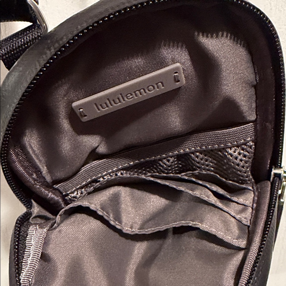 Lululemon Athletica Charcoal and Black Belt Bag - Picture 4 of 4